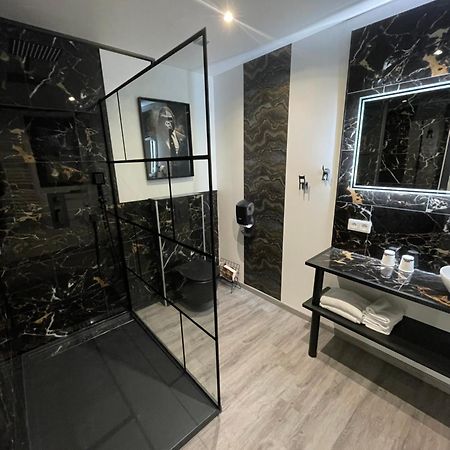 Le Beverl'Inn Flers  Zewnętrze zdjęcie