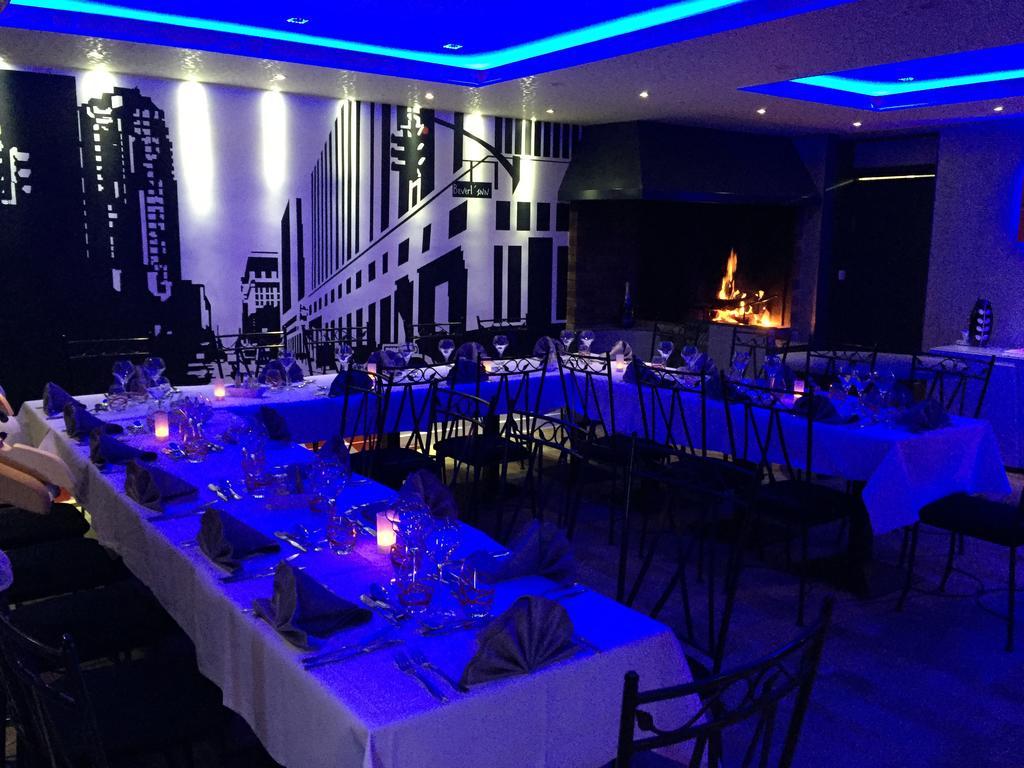 Le Beverl'Inn Flers  Zewnętrze zdjęcie