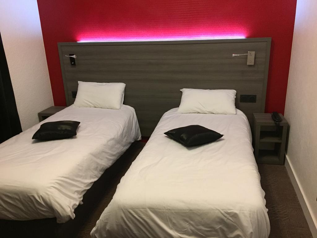 Le Beverl'Inn Flers  Zewnętrze zdjęcie
