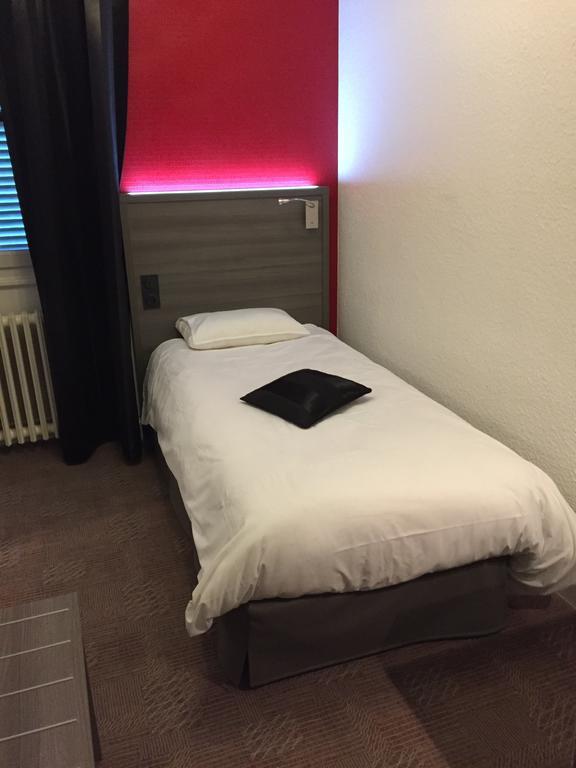 Le Beverl'Inn Flers  Zewnętrze zdjęcie