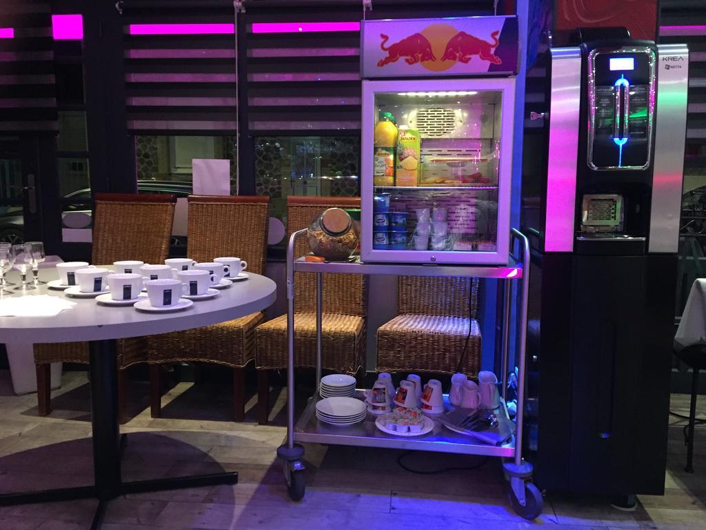 Le Beverl'Inn Flers  Zewnętrze zdjęcie