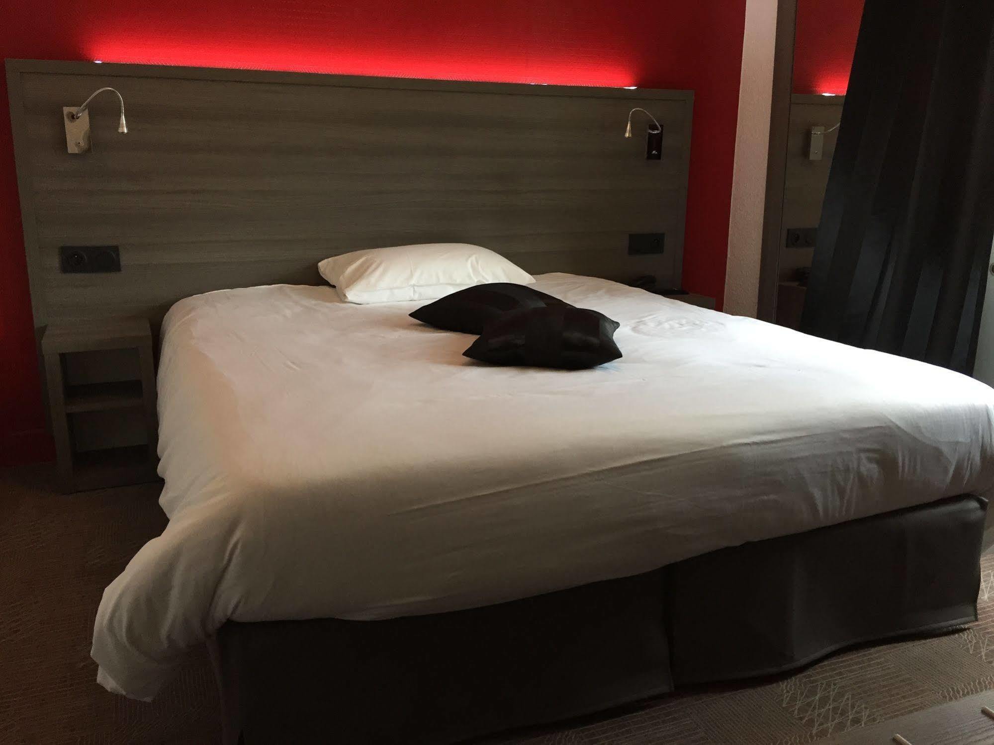 Le Beverl'Inn Flers  Zewnętrze zdjęcie