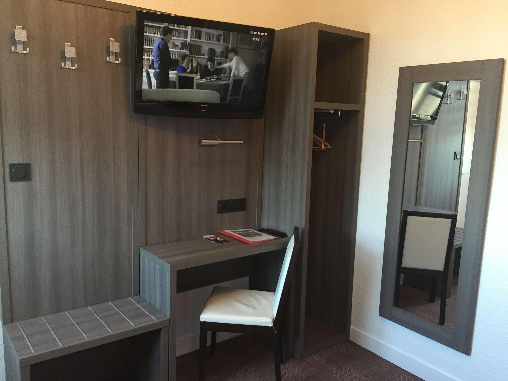 Le Beverl'Inn Flers  Zewnętrze zdjęcie